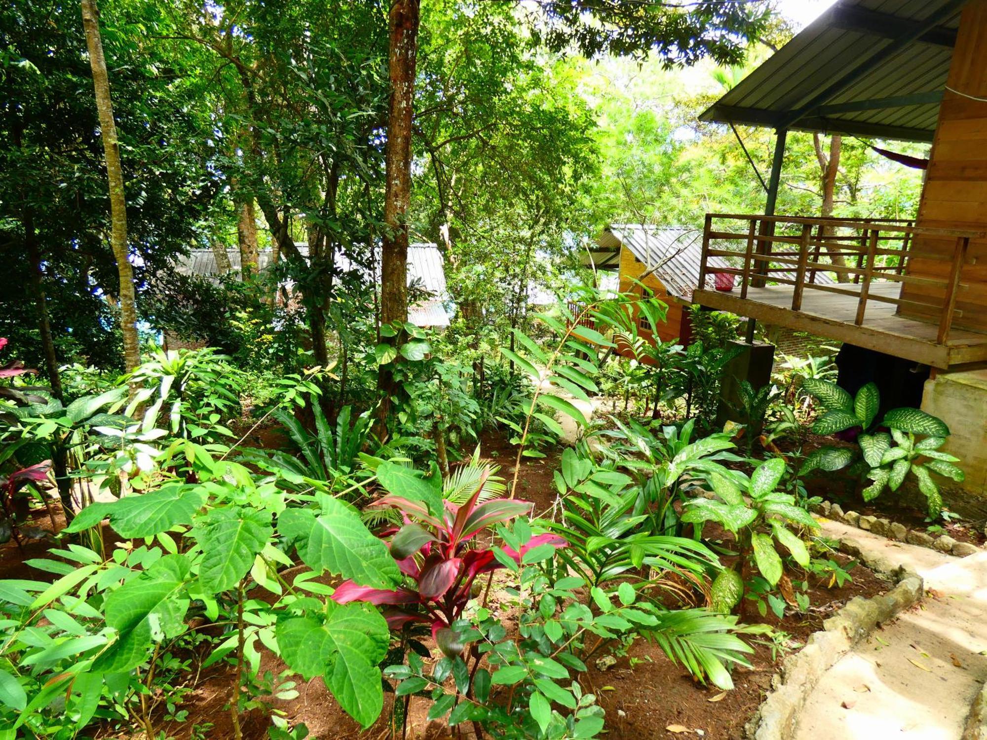 Santi Garden Bungalows Iboih Buitenkant foto